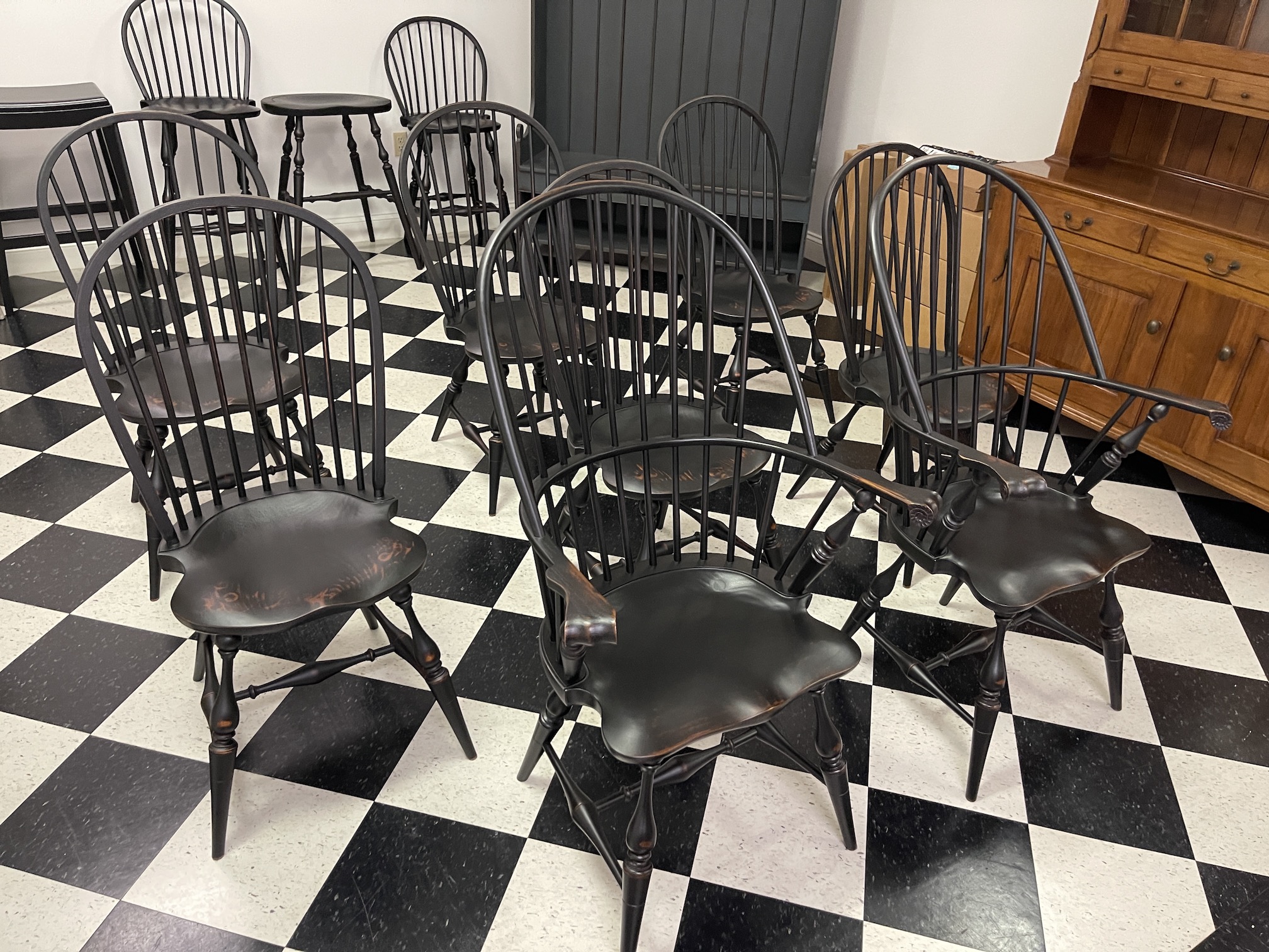 Set of 8 Windsor Chairs 2 Plymouth Sack Back Windsor Armchairs and 6 Bow Back Windsor Side Chairs Image