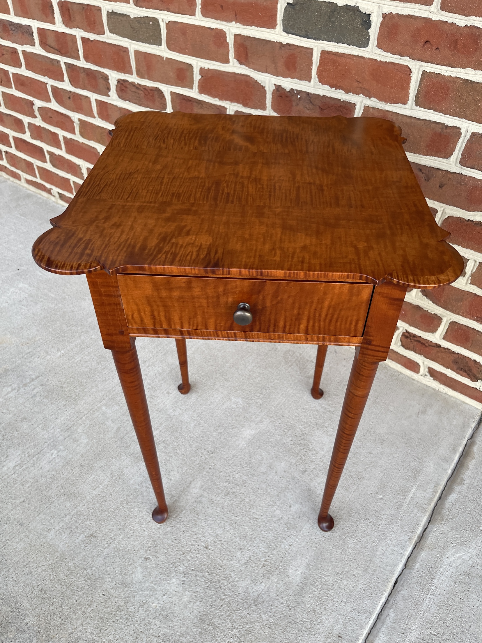 Tiger Maple Wood Queen Anne Side Table Image